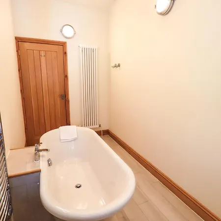 Abbots Reading Lakeside