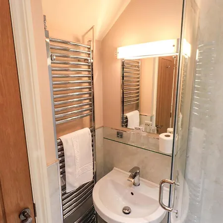 Abbots Reading Lakeside