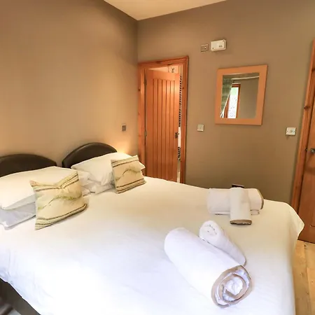 Abbots Reading * Lakeside